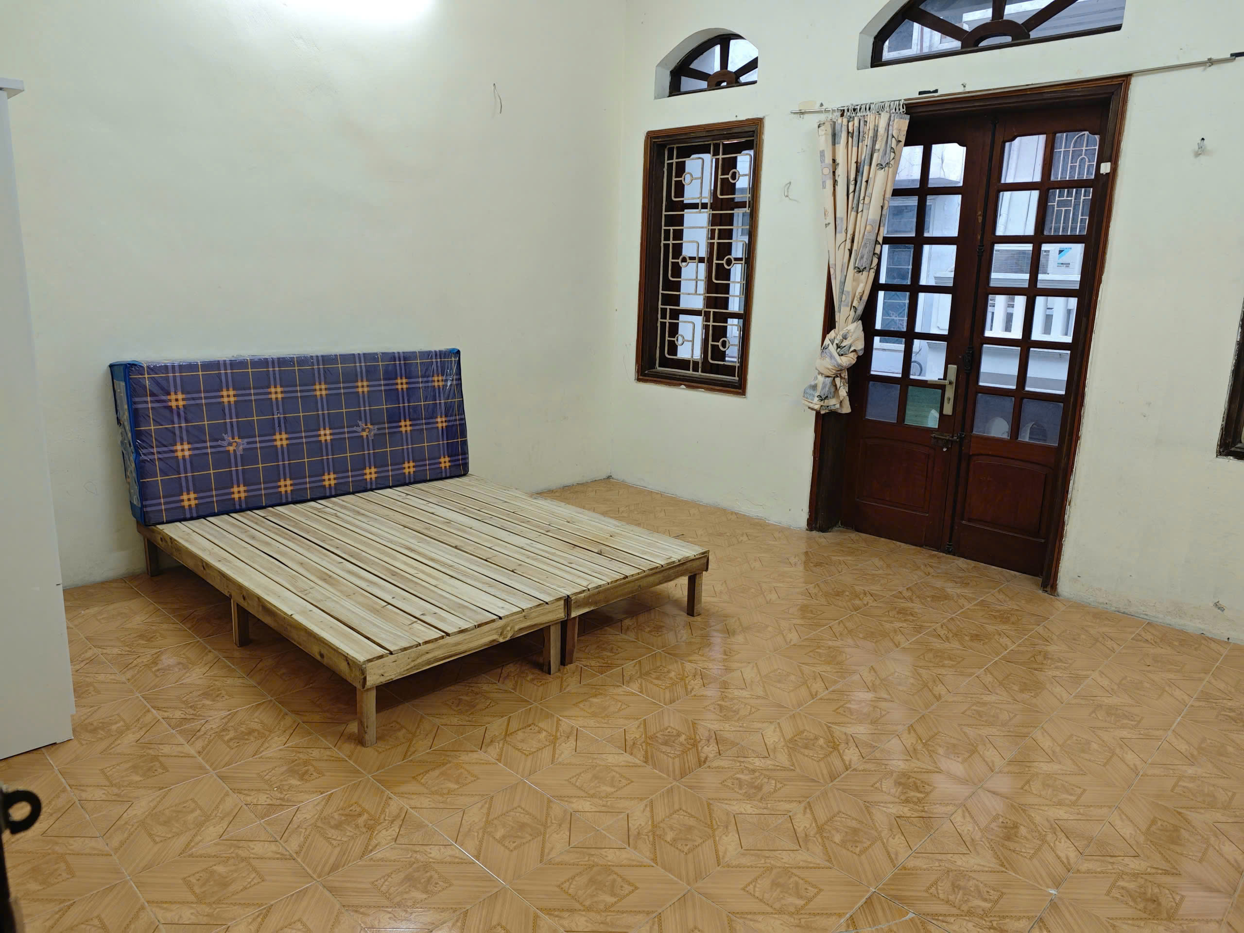  CẦN CHO THUÊ NHÀ TẦNG 3 60M2 TAI NGHĨA TÂN, CẦU GIẤY - HÀ NỘI. 