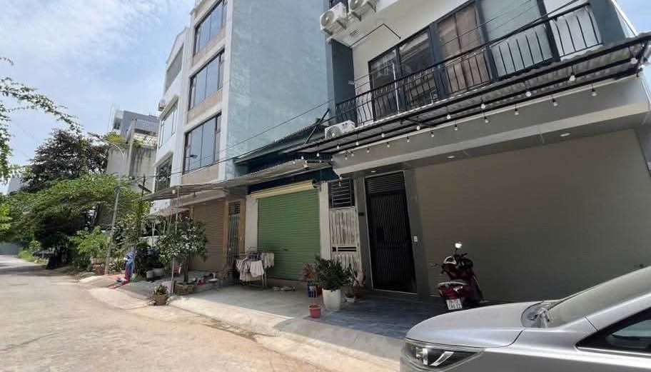  ???? PHÂN LÔ VỈA HÈ  KINH DOANH ĐỈNH  SAU BẾN XE YÊN NGHĨA 