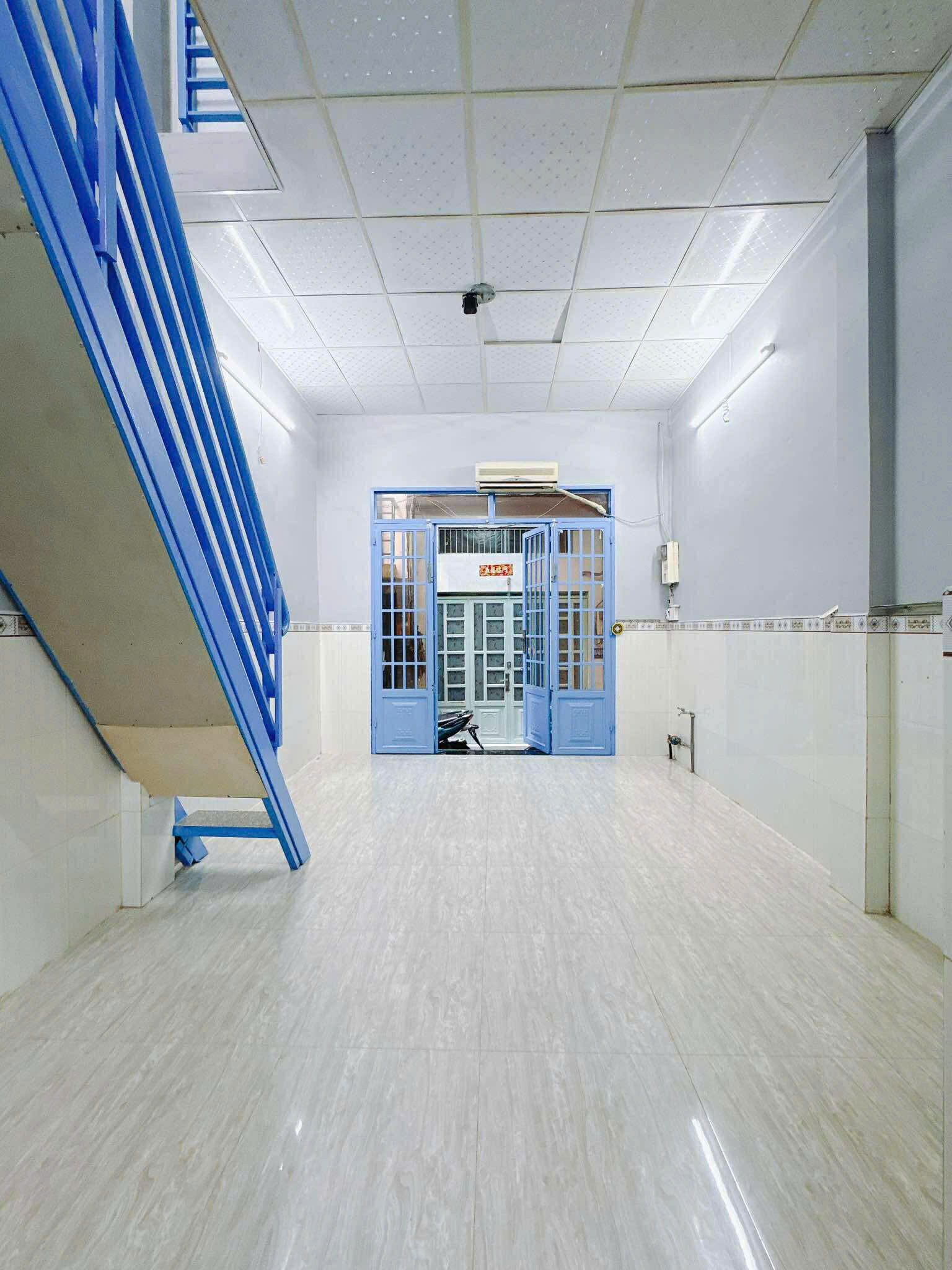  SÁT MẶT TIỀN TÔN ĐẢN 
TRUNG TÂM Q4 CÓ 2 TỶ 
