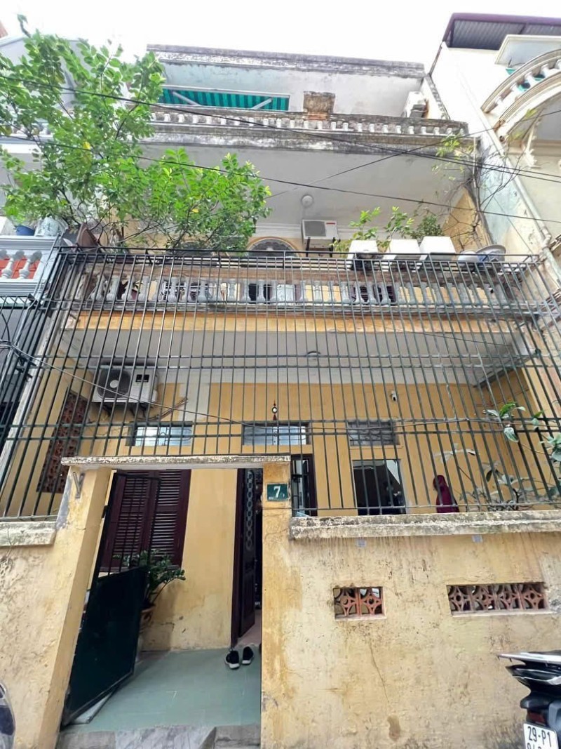  BÁN NHÀ TRONG NGÕ TRẦN CUNG CẦU GIẤY: 55M2, 3 TẦNG, 4 PHÒNG NGỦ, SỔ ĐỎ CHÍNH CHỦ, GIÁ HẤP DẪN 16 TỶ - GỌI NGAY 093765183! 