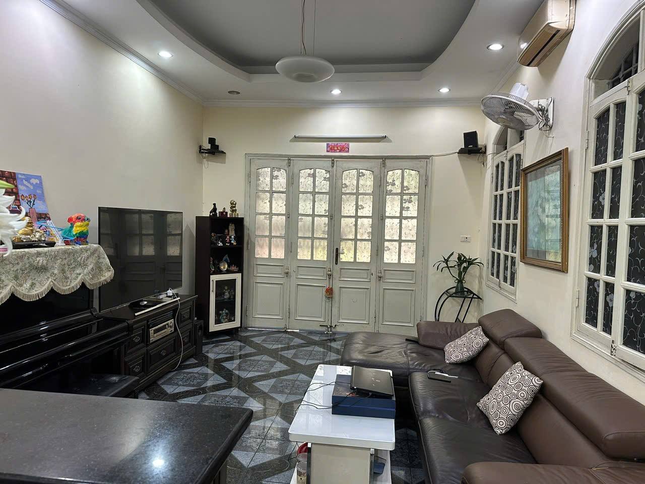  Ô tô đỗ cửa Trần Kim Xuyến 42m 5 tầng, cách đường ô tô tránh 20m, hơn 15 tỷ 