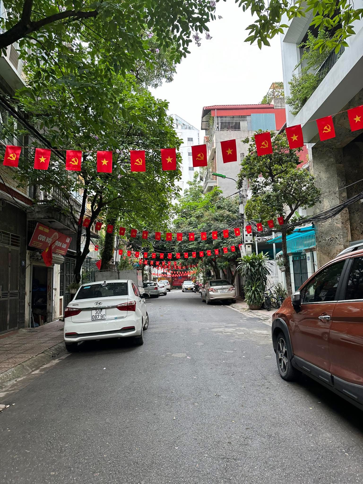  Bán nhà ngõ 105 Xuân La – phân lô ô tô vòng quanh, sát Ngoại Giao Đoàn, chỉ 12 tỷ 