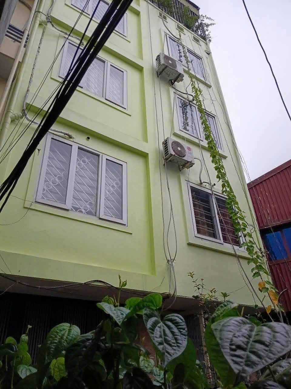  Cho thuê nhà nguyên căn ngõ 209 Lĩnh Nam- Hoàng Mai 5 tầng x 35m2, 3PN, 11 Triệu 