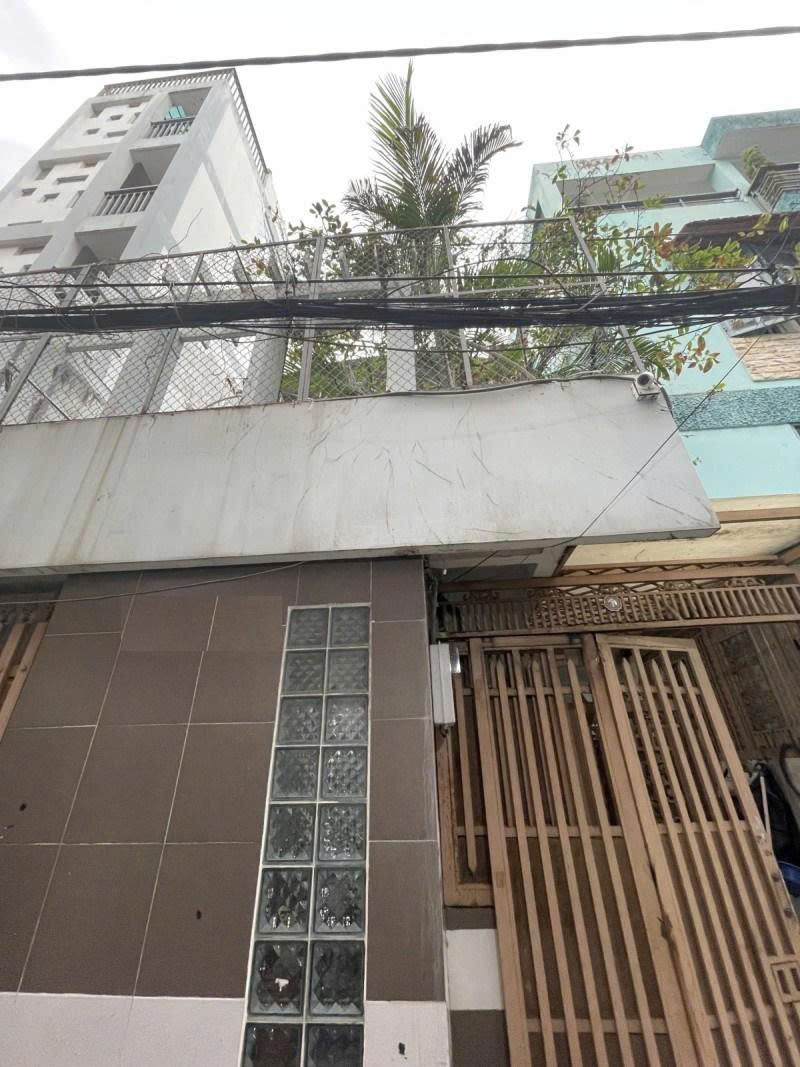  Bán nhà hẻm 4m Huỳnh Văn Bánh - Lê Văn Sỹ, DT: 6x13,5m, 3 Tầng - 3 PN, giá 10,5 tỷ. 