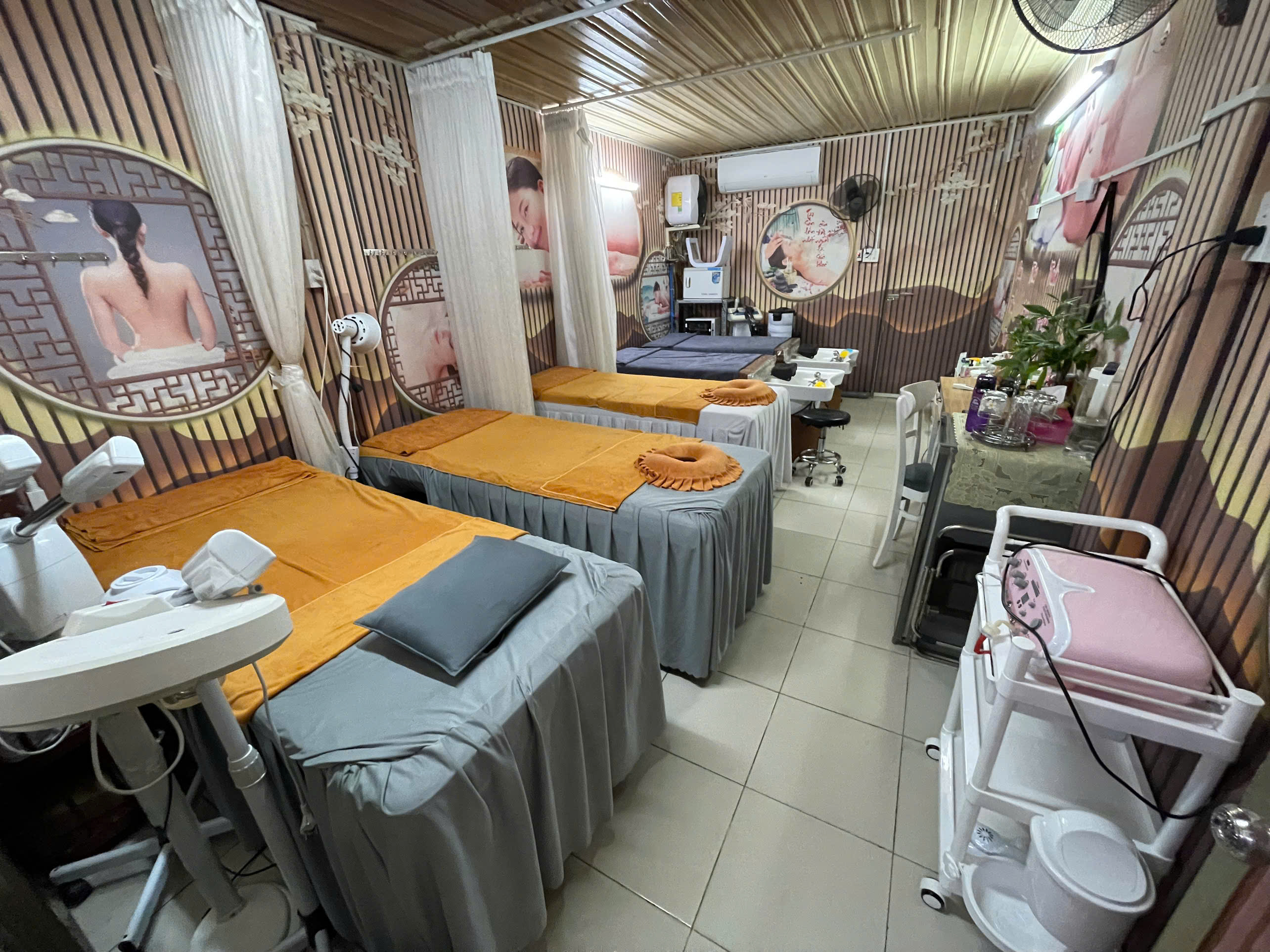  Quận 6 ! Sang Gấp Spa Gía Rẻ Chỉ 55 tr , MB thuê Rẻ chỉ 7 tr / tháng , Dt : 3,5m x 12m . 1 trệt, Tel : 079 6612358 ( Chính Chủ ) 