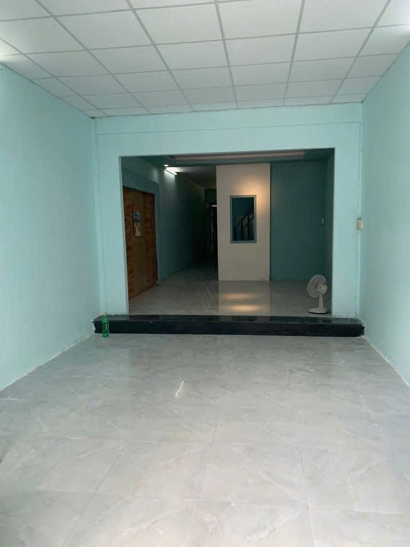  Nhà 5 triệu 2 phòng ngủ Phạm Ngọc Hưng có sân rộng 