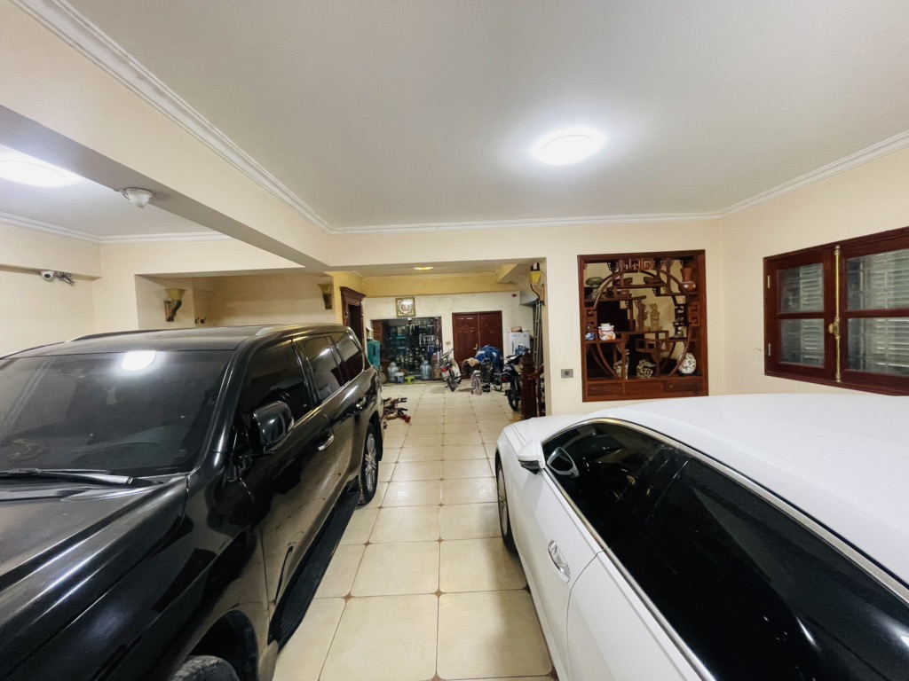  Bán nhà khu Liễu Giai, 124m², ô tô vào nhà, thang máy, giá chỉ 22 tỷ 