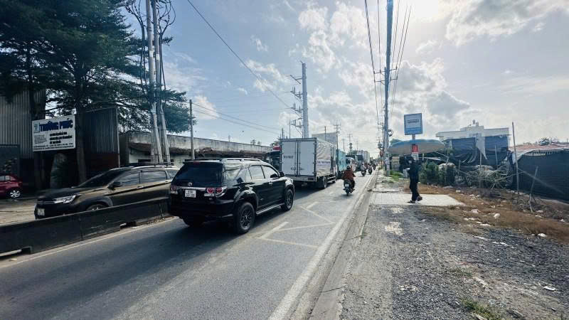  Bán Đất - mặt tiền Nguyễn Văn Bứa, gần Phan Văn Hớn, 70x120m, có thổ, 7650m2, 135 tỷ. 