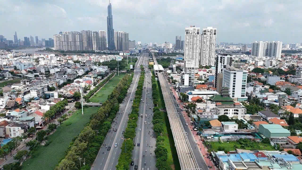 204/16 Nguyễn Văn Hưởng, Thảo Điền
 Q2 , DT:CN 485m2
 , 
Giá: 240 Tr/m2 - 116,4 tỷ 