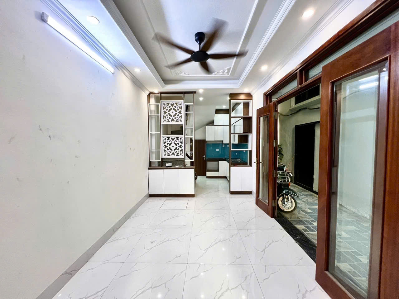  ???? BÁN GẤP NHÀ HOA LÂM-LONGN BIÊN HÀ MỚI TINH – Ở NGAY – NGÕ THÔNG RỘNG – KHU DÂN TRÍ CAO ????
???? Hoa Lâm, Long Biên – 30m² x 5T – MT 3.2m – Giá 5.8 tỷ 