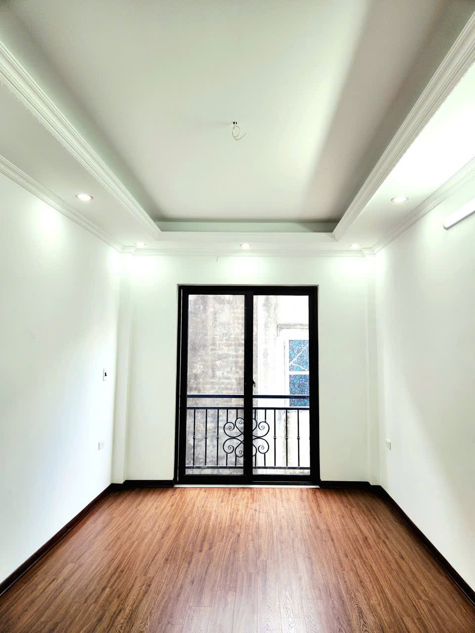  CẦN BÁN NHÀ HOA LÂM-LONG BIÊN NHÀ MỚI TINH – CÁCH Ô TÔ 10M – TRUNG TÂM LONG BIÊN – GIÁ HỢP LÝ ????
???? Hoa Lâm, Long Biên – 30m² x 5T – MT 3.2m – Giá 6.1 tỷ 