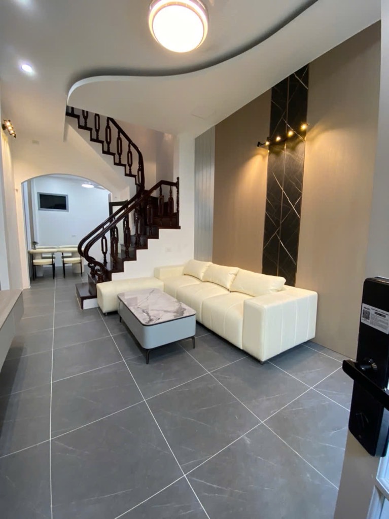  Bán nhà Hoàng Hoa Thám, Ba Đình, ngõ thông 3 gác, 46m2, 4 tầng, chỉ 9.8 tỷ 