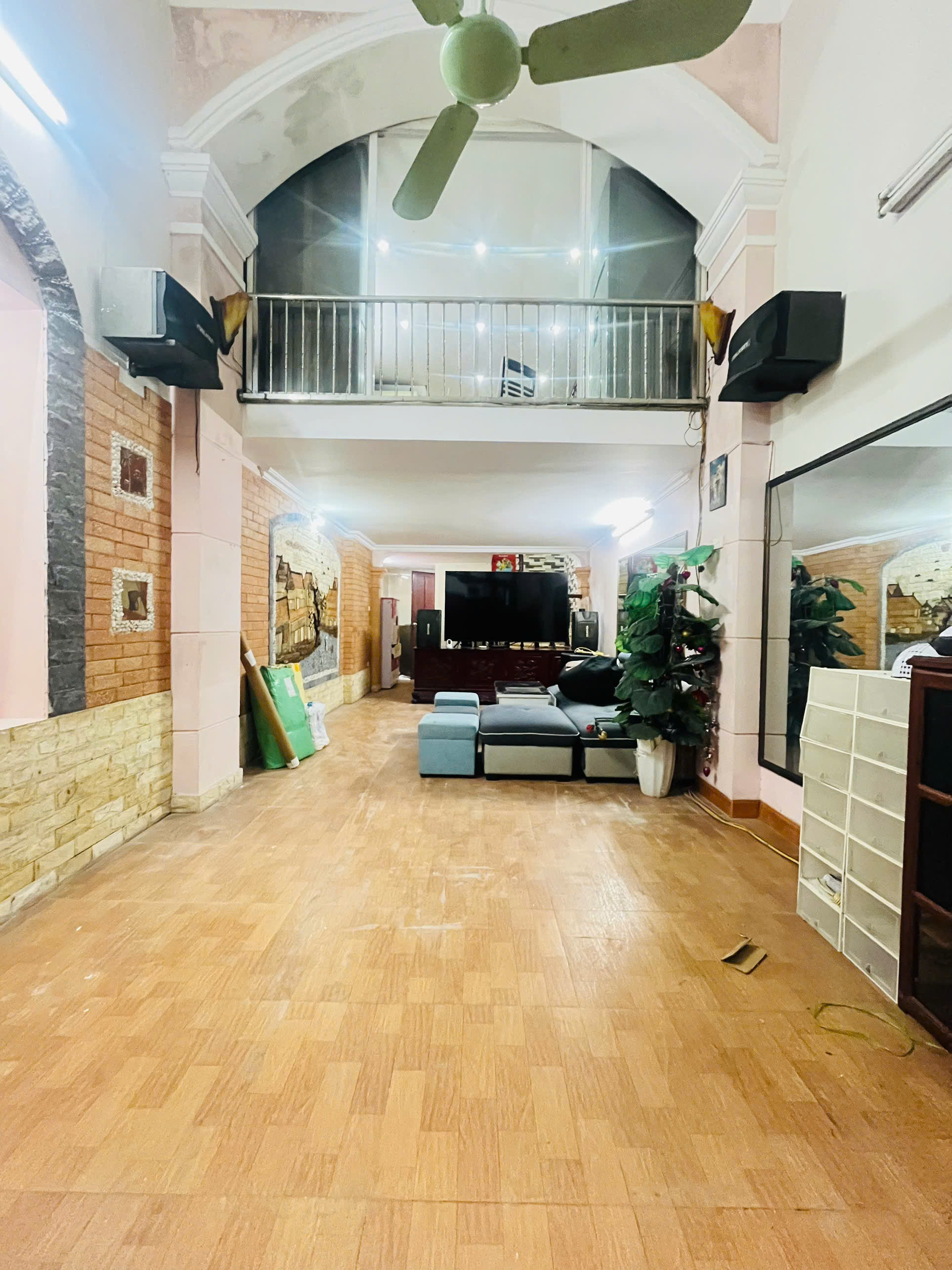  Cho thuê nhà nguyên căn ngõ Dương Văn Bé, 50m2x5 tầng.3 ngủ, 12 triệu tháng 