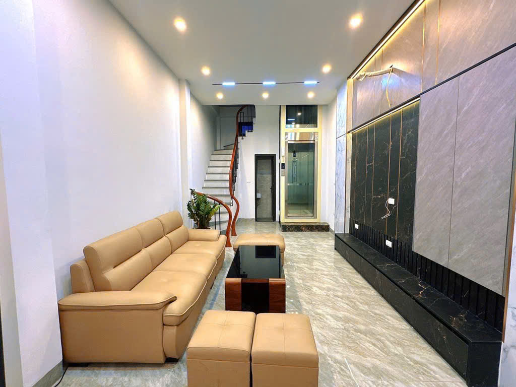  Hiếm! Hơn 7 Tỷ xíu có Thang Máy – Nhà Đẹp Trung Tâm Thụy Khuê -30/33m x 6 tầng - sổ đỏ sẵn 