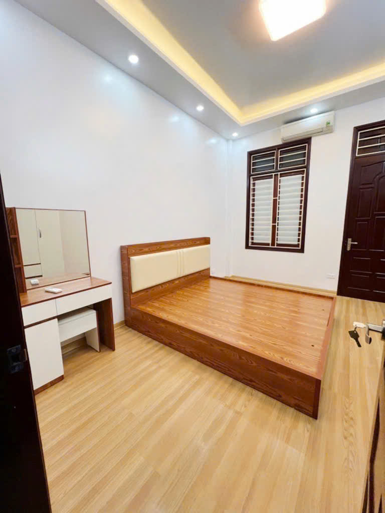  Nhà Thụy Khuê – 43m² x 6 tầng thang máy – Trung Tâm, Ngõ thông, đi đâu cũng tiện – Cách Hồ Tây 3 bước chân - 8,1 tỷ 