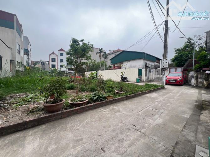  Bán 40m đất Hoài Đức, lô góc 2 thoáng, chỉ hơn 3 tỷ. 
