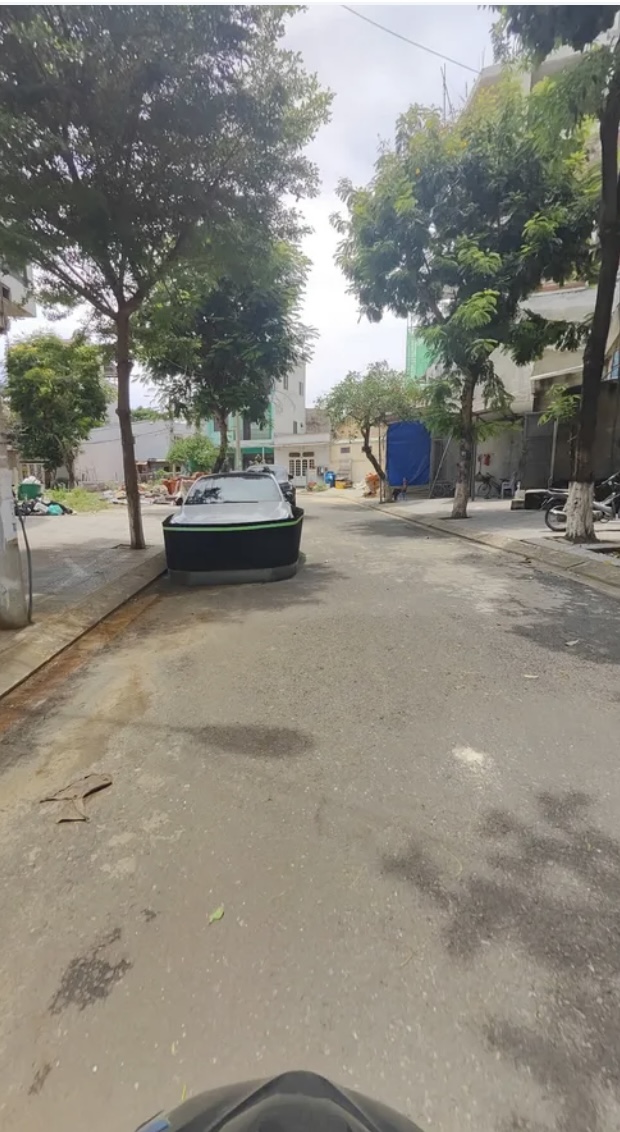  Lô đất 3 mặt kiệt oto diện tích khủng đường Lê Bôi 