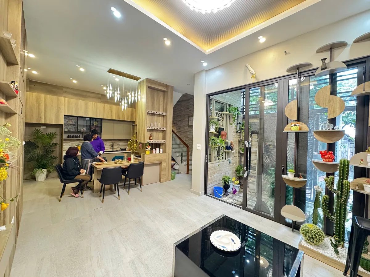  Hiếm. Bán Nhà Nguyễn Văn Cừ LB 52m2, 5T, Ô Tô Đỗ Cửa, Dân Xây, Full Nội Thất - 11.x Tỷ 