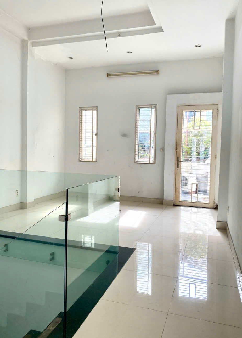  NHÀ MỚI ĐẸP - TRUNG TÂM BÀU CÁT – 4 TẦNG – ĐẦY ĐỦ CÔNG NĂNG – CHỈ 12.9 TỶ






































.



















































 