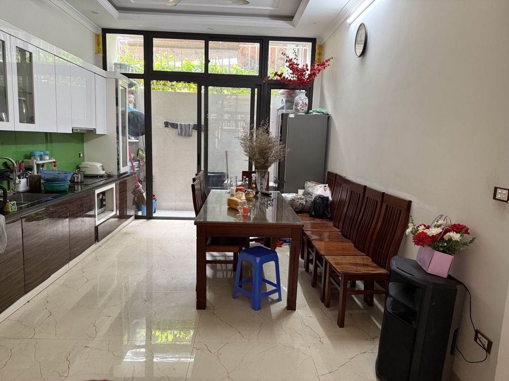  Vị trí ngõ 92 to rộng đẹp nhất tuyến phố Nguyễn Khánh Toàn, ngõ ô tô tránh, nhà mình cách ô tô 