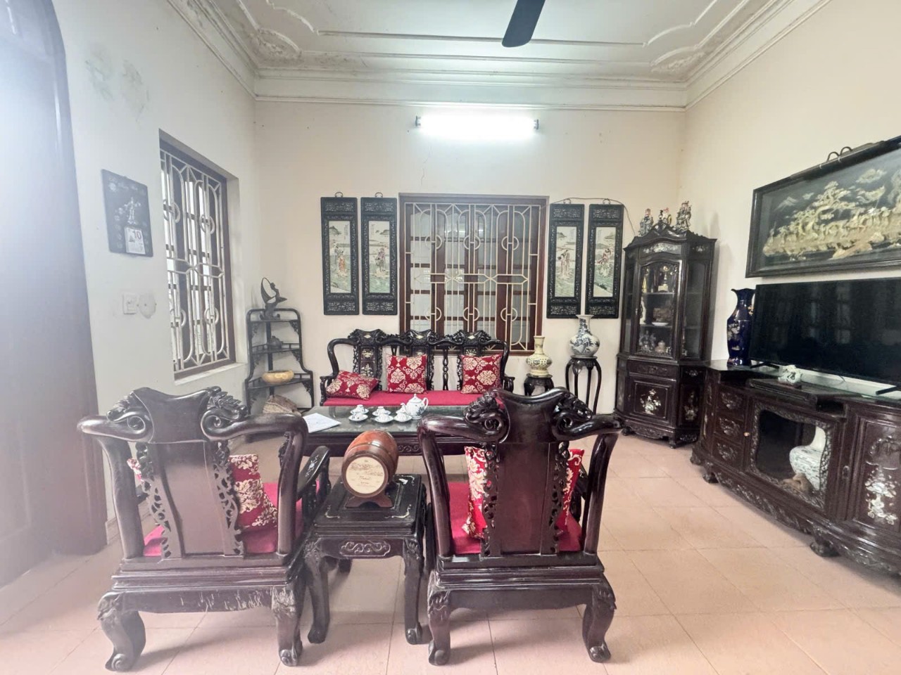  NGÕ TO HƠN PHỐ - 3 Ô TÔ TRÁNH NHAU - MẶT TIỀN VIP - XÂY TOÀ VĂN PHÒNG HOẶC BIỆT THỰ SÂN VƯỜN, Ở SƯỚN

Bán nhà Nguyễn Gia Bồng 176m, mặt tiền 7.6m, nở hậu, giá 41 tỷ 