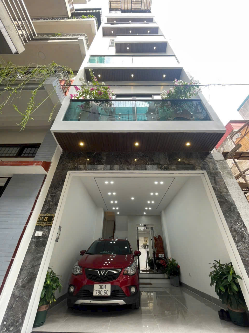  Bán nhà Nguyễn Văn Cừ 37m 7 tầng thang máy, Gara ô tô hơn 13 tỷ 