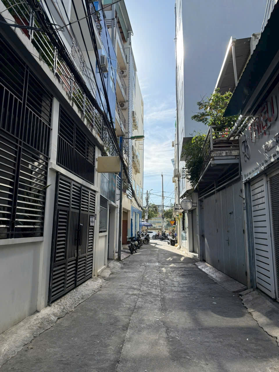 Nhà 5 tầng (p.lộc thọ cũ) trung tâm Nha Trang 
Dt 58m2 ngang 4,2m Giá: 8tỷ5 lh e Ngọc 