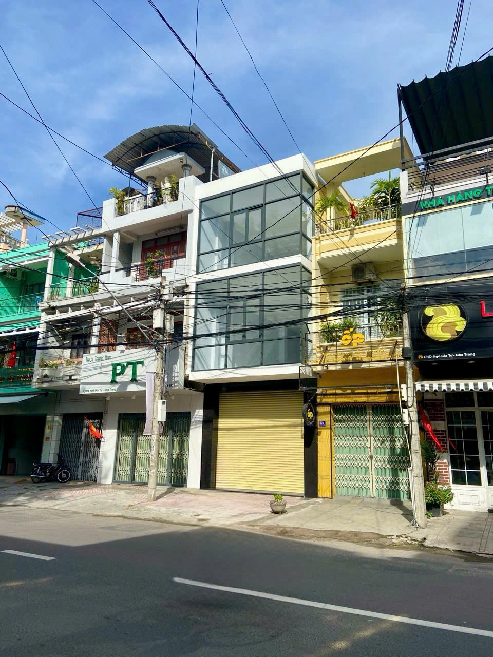  Bán nhà 3 tầng mặt tiền Ngô Gia Tự, Gần chợ Xóm Mới, TP Nha Trang. 125.2m2
Diện tích: 125,2m2,  Giá 20 ty  lh Thanh 