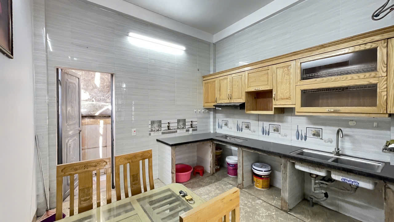  ????BÁN NHÀ MẶT PHỐ HỒNG TIẾN KÉO DÀI – KINH DOANH ĐỈNH – NGAY CHỢ 264????
Hồng Tiến 41/46m² – 4 tầng – MT 3.6m – Giá 14.99 tỷ 