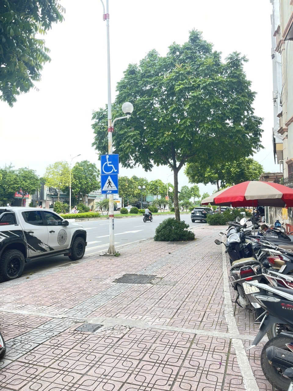  ???? BÁN TÒA VĂN PHÒNG 7 TẦNG MẶT PHỐ HỒNG TIẾN – THANG MÁY – DÒNG TIỀN 1 TỶ/NĂM ????

???? Hồng Tiến 82m² – 7 tầng – MT 5.2m – Giá 61 tỷ 