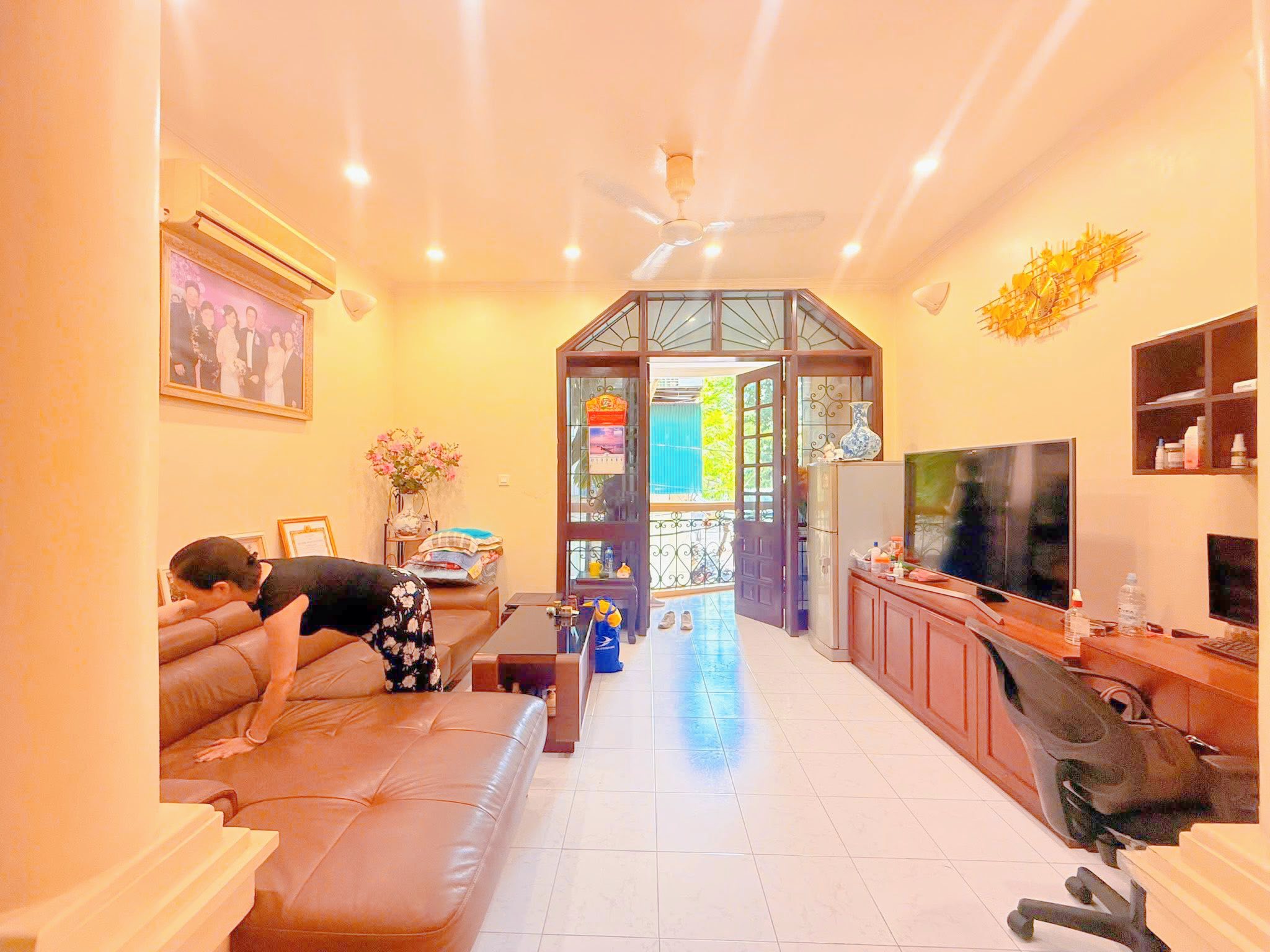  Bán nhà mặt phố Hàng Bè, 80m2, 4 tầng, mặt tiền gần 4m, 70.8 tỷ, vỉa hè rộng, kinh doanh đỉnh 