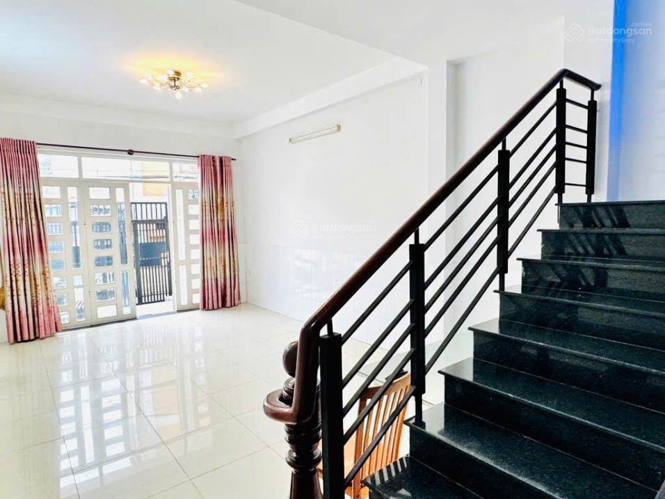  Gấp bán giá chỉ 98tr/m2 nhà 4 tầng 86m2 - ngang đẹp 4.3m ngay chợ Bà Chiểu giáp Quận 1- sổ A4 - 8.x tỷ 