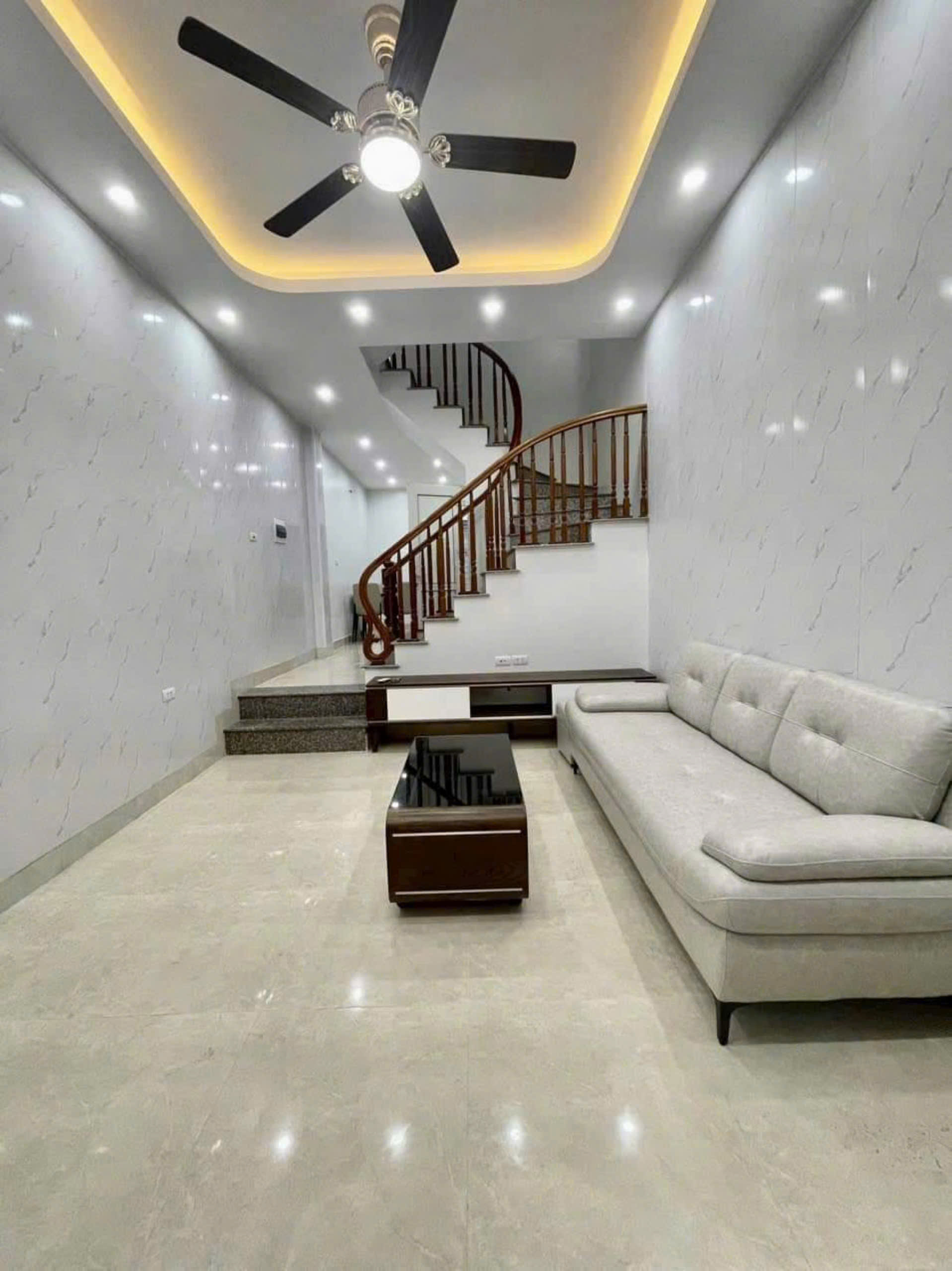  Cho thuê nhà Định Công Thượng, 38m2 x 4 tầng, 4 ngủ, 12 Triệu KD online, ở gia đình 