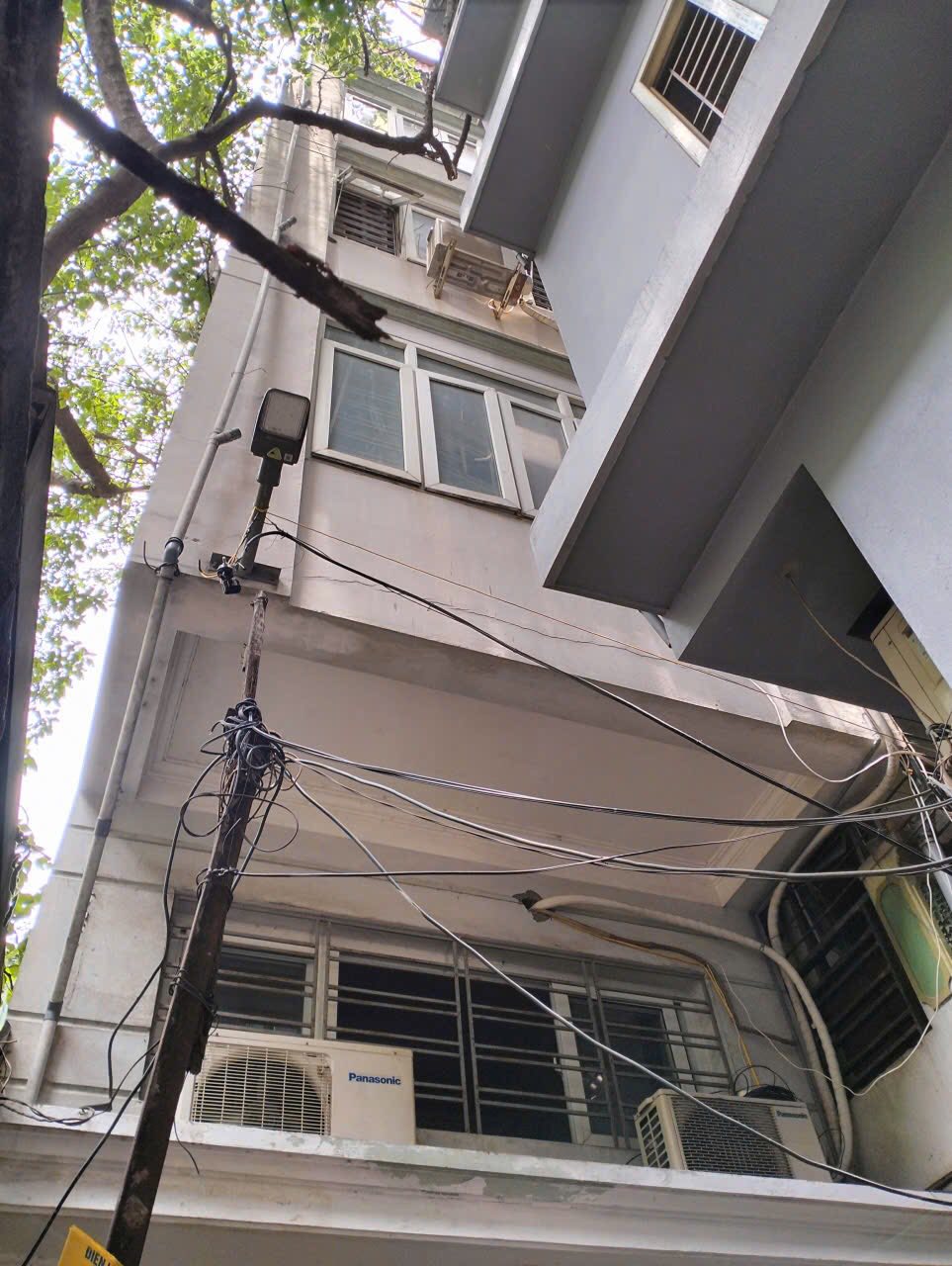  Cho thuê ở nhóm hoặc CHDV ngõ Khâm Thiên, 40 m2*6 tầng- 5 ngủ, 5 vệ sinh, Giá 19 triệu ctl 