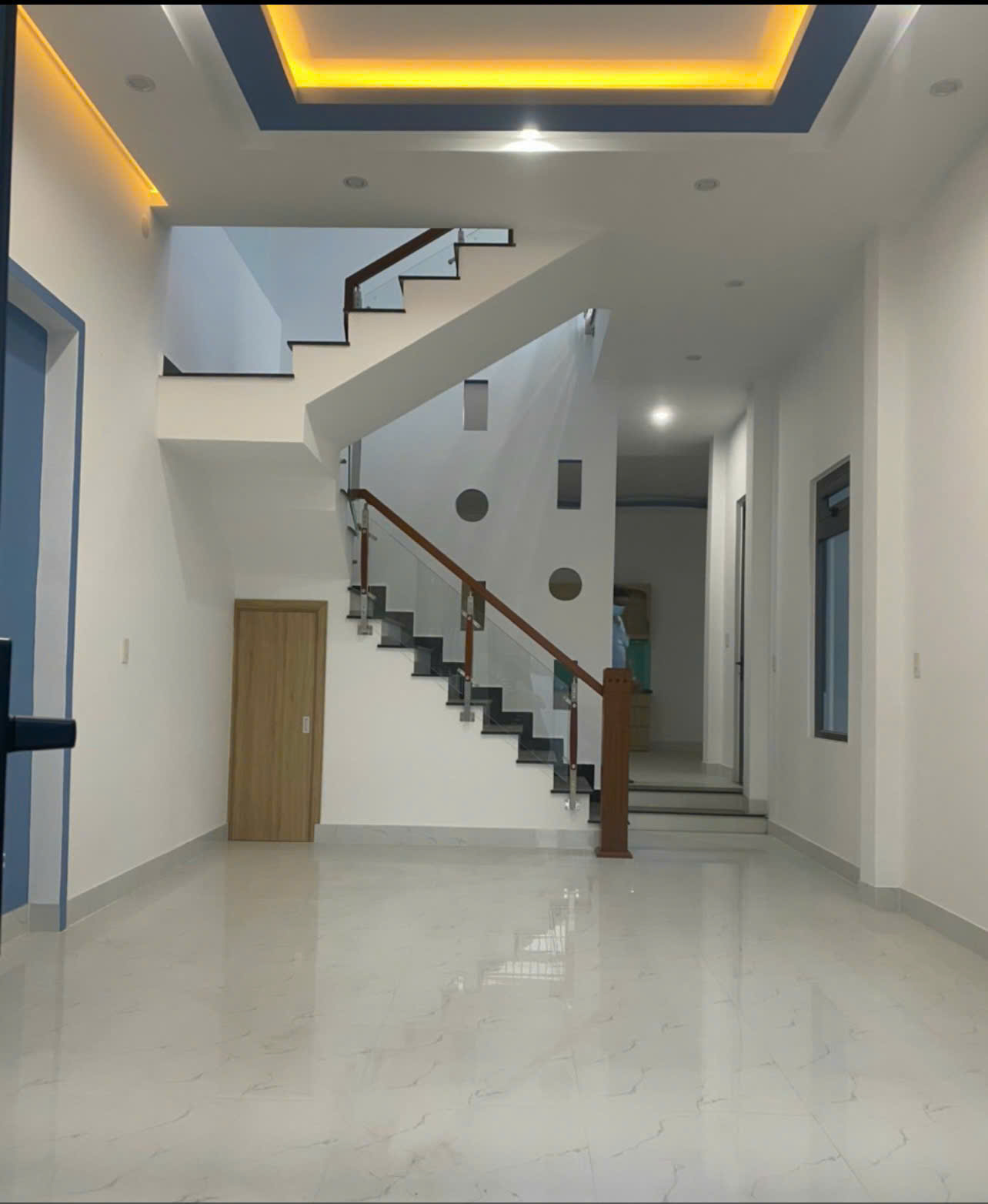  Bán Nhà Vĩnh Ngọc Nha Trang DT:87m2 ngang 5,3m
Giá chỉ 2,7tỉ bớt lộc cho khách thiện chí  mọi thông tin chi tiết vui lòng liên hệ e Thanh 