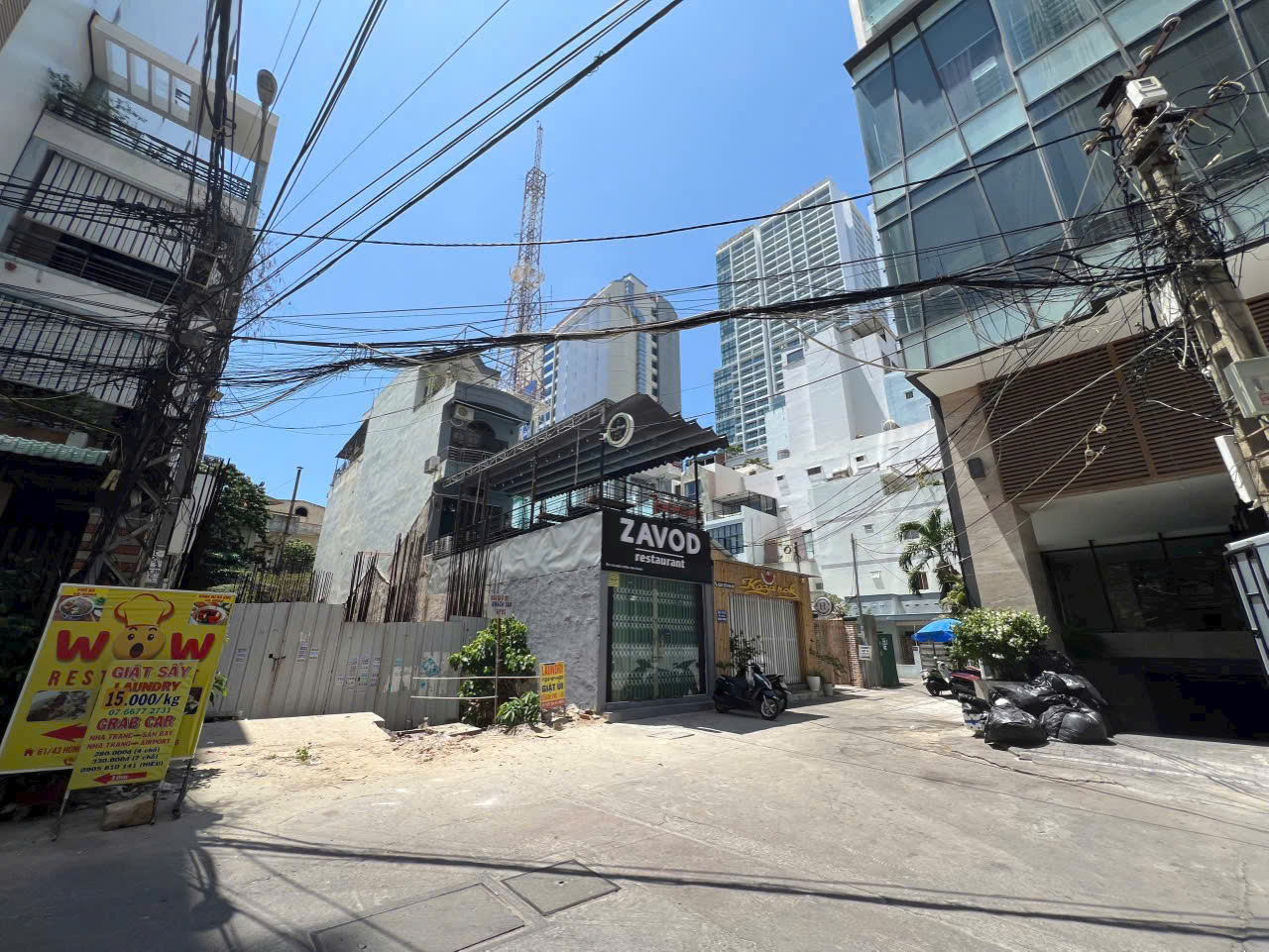  Đất phố tây đường Hùng Vương Quân Trấn, Lộc Thọ-Nha Trang
DT: 226,86 m2 (Ngang 7.2m)
 Giá bán: 40 tỷ thương lượng. 