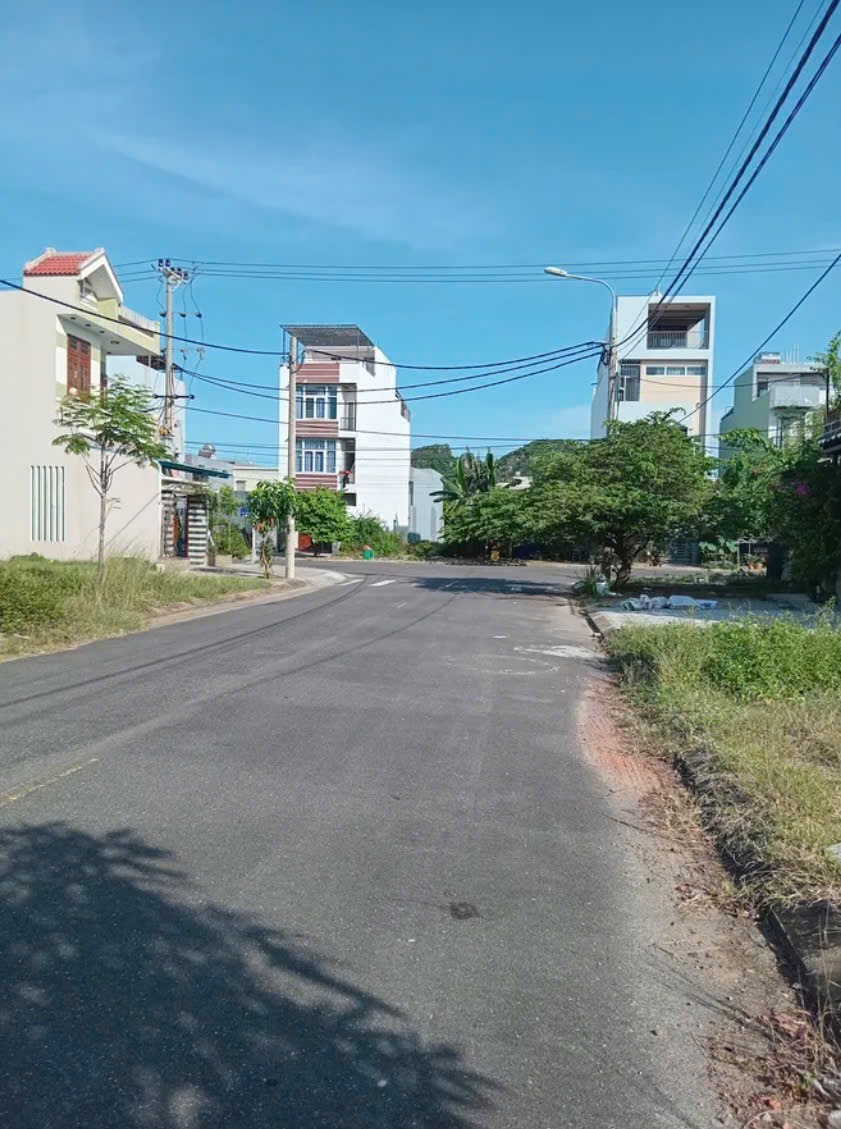  Lô đất mặt tiền đường Sơn Thuỷ 3 . DT:112m , ngang 5m 