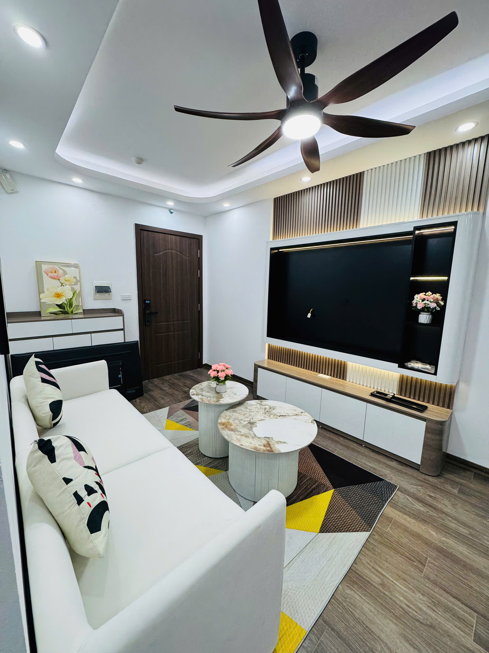  Bán căn hộ chung cư VP5 Linh Đàm, số đỏ 62m2, 2 ngủ full nội thất giá chỉ nhỉnh 4.1 tỷ 