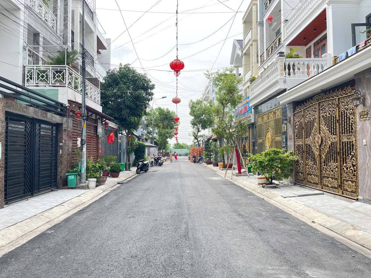  Bán nhà mặt tiền 4 tầng 7x20m giá 12,5 tỷ  KDC HT city Nguyễn Thị Búp 