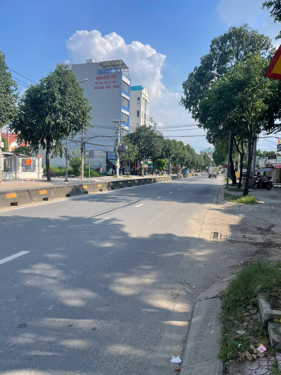  Bán nhà mặt tiền đường 5x20m giá 9 tỷ Đường Lê Thị Riêng 
