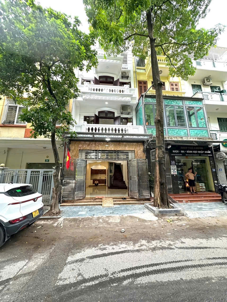 ???????????? MẶT PHỐ MẶT PHỐ TRUNG  YÊN _CẦU GIẤY 

 VỚI DIỆN TÍCH 75M NHÀ 5 TẦNG MẶT TIỀN 5M  CHỈ CÓ 37 TỶ.

- VỈA HÈ  KINH DOANH VÔ ĐỐI 