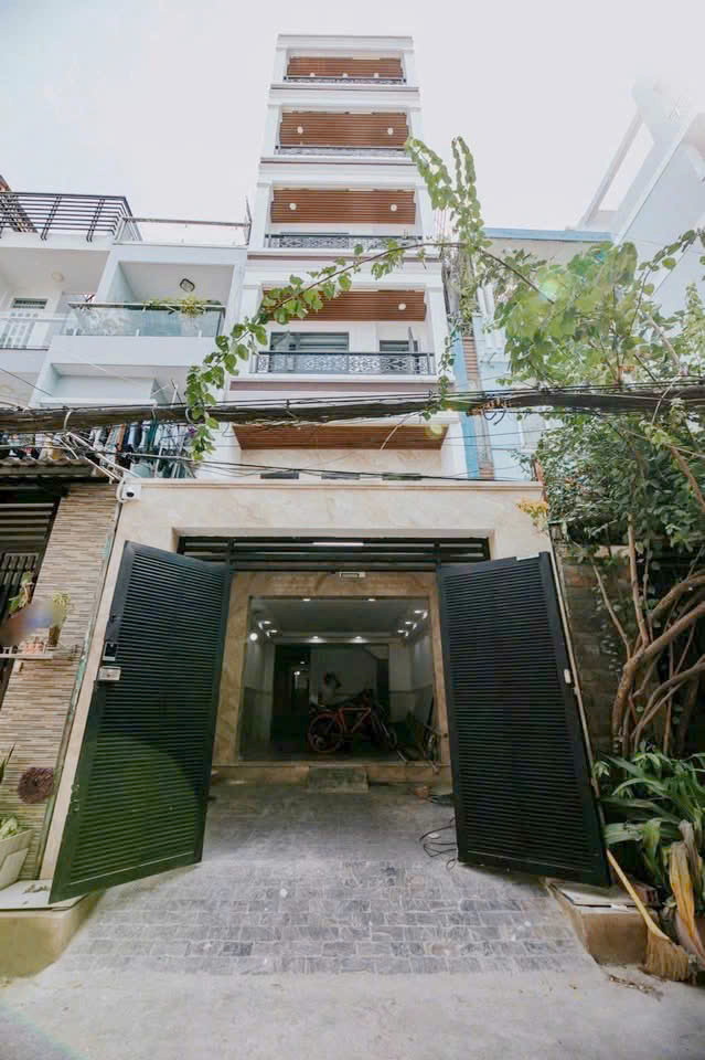  Bán CHDV 17PN (thang máy) xe hơi đậu ngay nhà thuộc đường Tám Danh Phường 4 Quận 8 