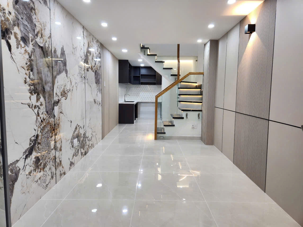  CÁCH 1 CĂN RA MẶT TIỀN 
NHÀ MỚI CÓ 4 TỶ  DTDS 50 M2 