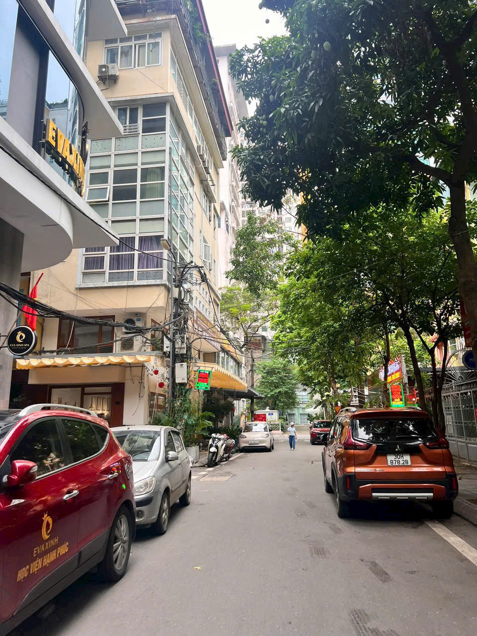  NHÀ ĐẸP NGAY LÊ VĂN LƯƠNG – KHUẤT DUY TIẾN – VÀNH ĐAI 3
???? Vị trí vàng – trung tâm giao thương – khu kinh doanh sầm uất ngày đêm 