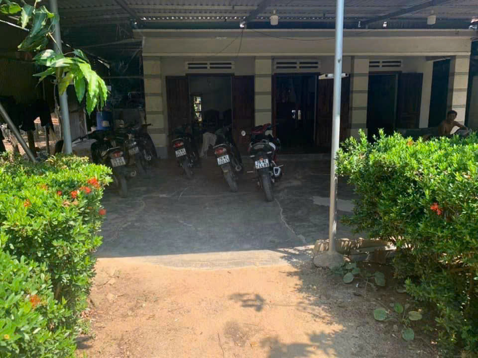  Bán đất tặng nhà C4 Thôn Đắc Lộc,Vĩnh Phương dT: 500m2 ngang 15m ( 200m2 ONT)
Giá b.án : 9triệu/m2 ~ 4ti500 (thương lượng nhẹ)
 lh e Bích để 