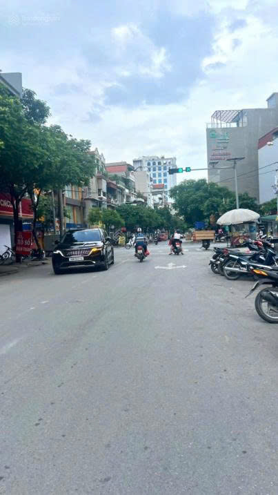  Cực hiếm! Mặt tiền 5,5m Ngô Thì Nhậm- Hà Đông.
60m2, giá chỉ 17,2 tỷ, phân lô vỉa hè, kinh doanh. 