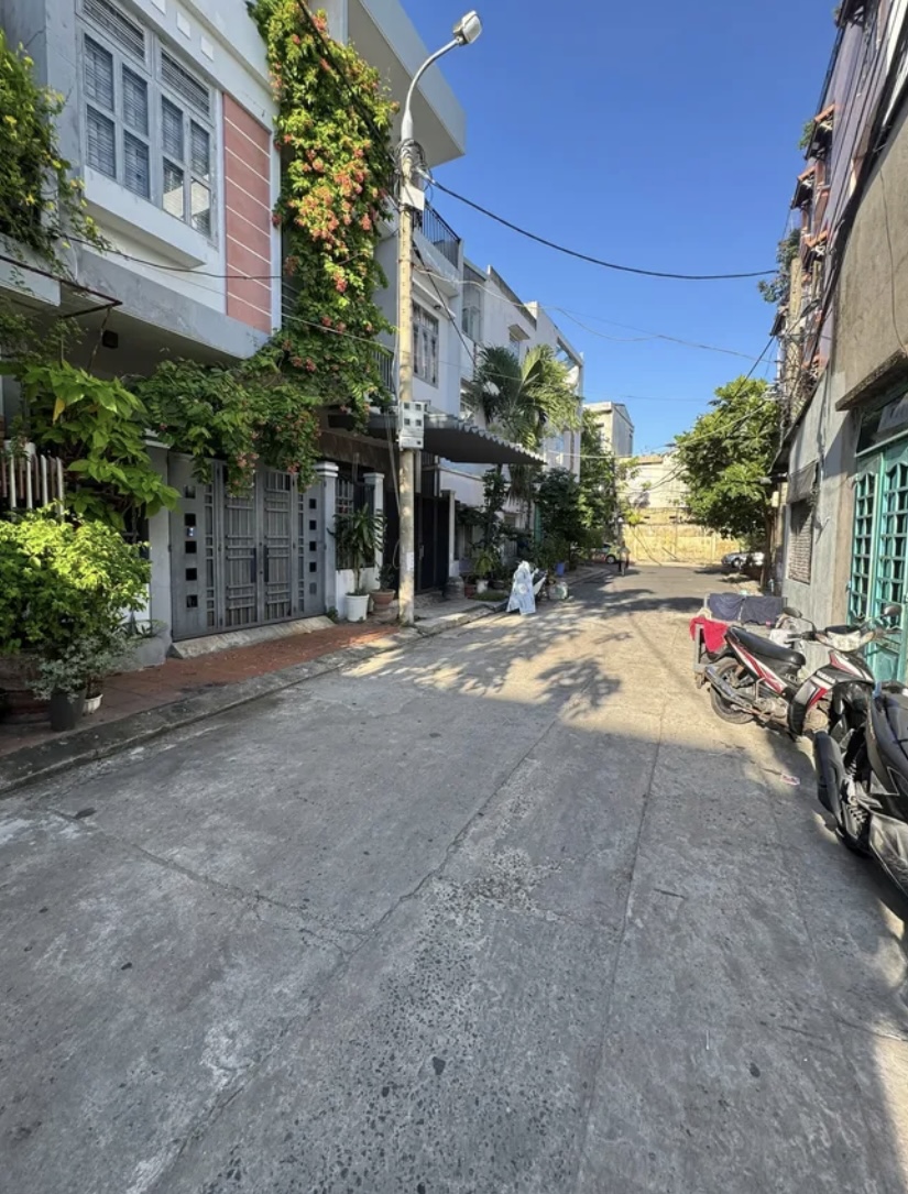  Lô đất mặt tiền đường Phan Bôi . DT: 60m , ngang hơn 4m 
