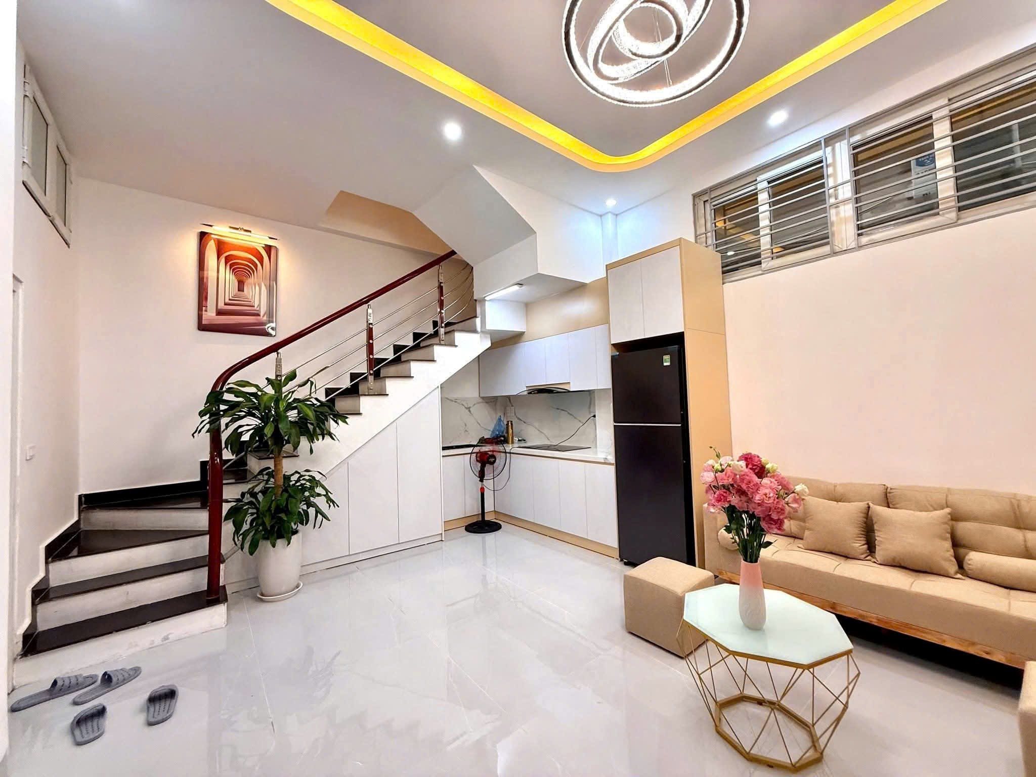  Bán nhà Khương Trung, Thanh Xuân, 4 nhà ra ô tô tránh, 38m2, 13.8 tỷ(CTL) 
