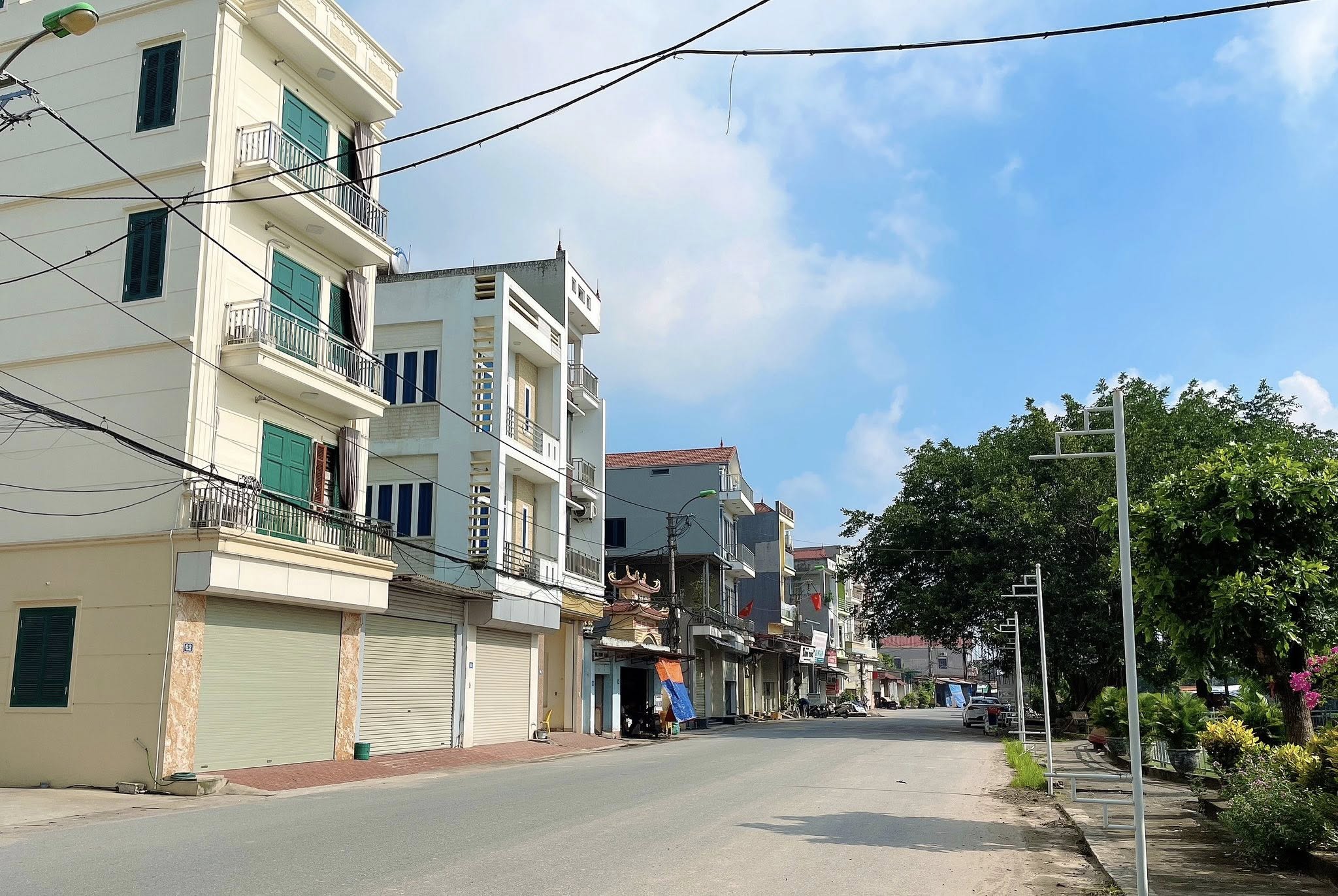  SIÊU PHẨM PHỤNG THƯỢNG, GIÁ 4X, Ô TÔ TRÁNH TRƯỚC ĐẤT, LÔ GÓC VIEW VƯỜN HOA 