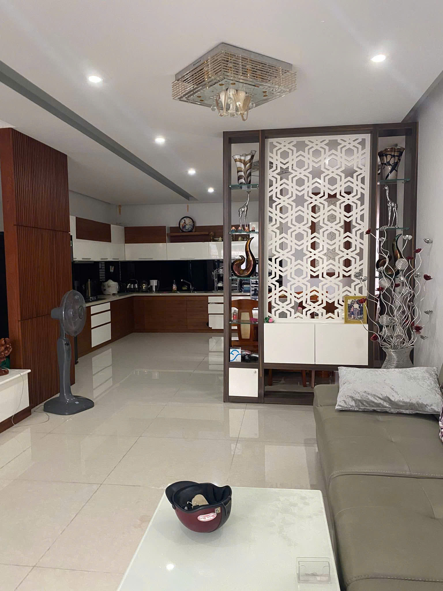  HẢI CHÂU - OTO : NHÀ 4 TẦNG, LÔ GÓC 3 MẶT KIỆT THÔNG THOÁNG. NỘI THẤT SIÊU VIP, ĐẦY ĐỦ CÔNG NĂNG 